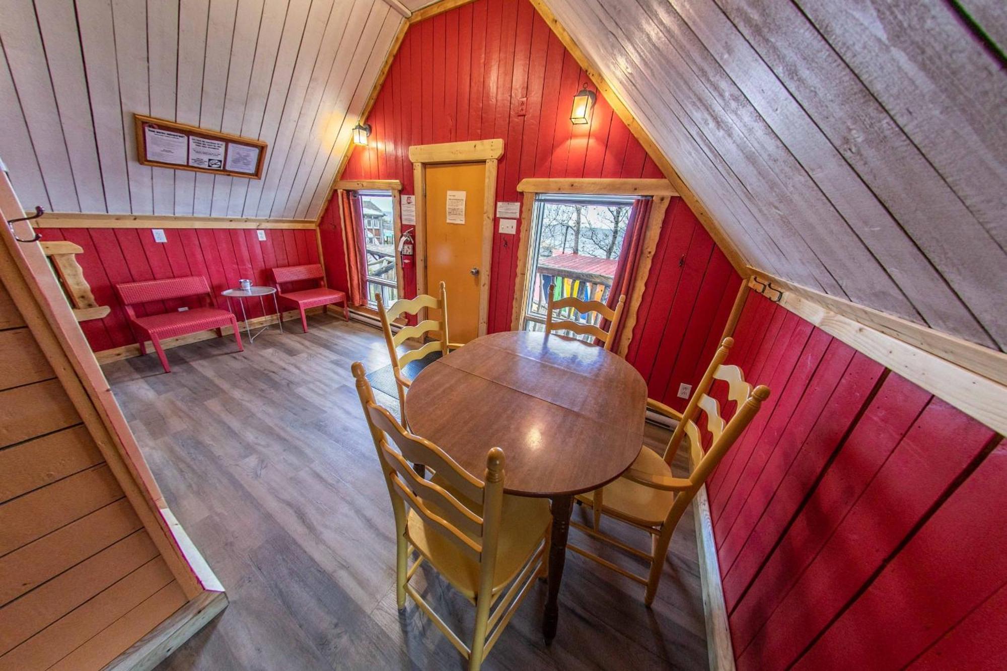 Auberge Festive Sea Shack Sainte Anne-des-Chênes Esterno foto