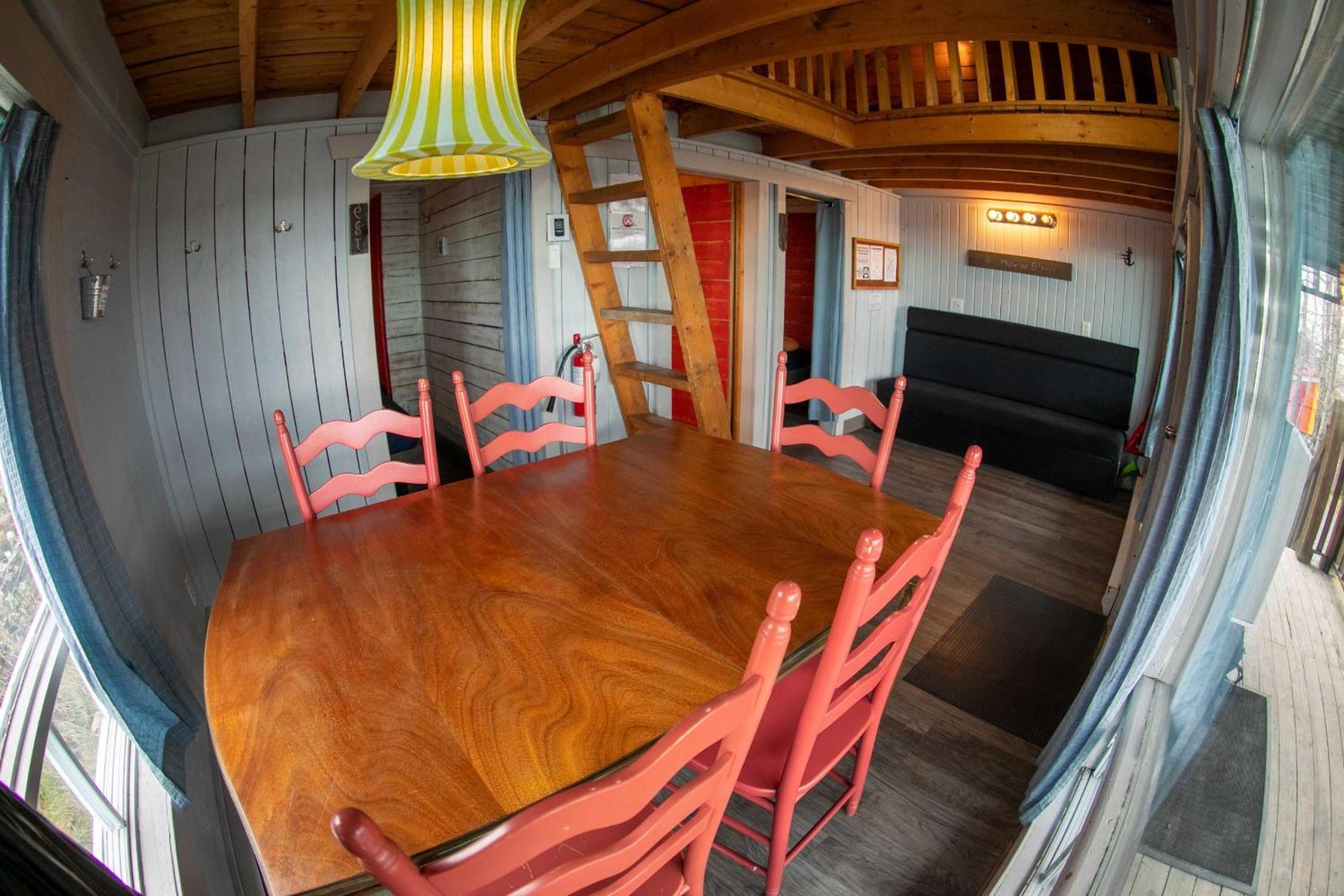 Auberge Festive Sea Shack Sainte Anne-des-Chênes Esterno foto