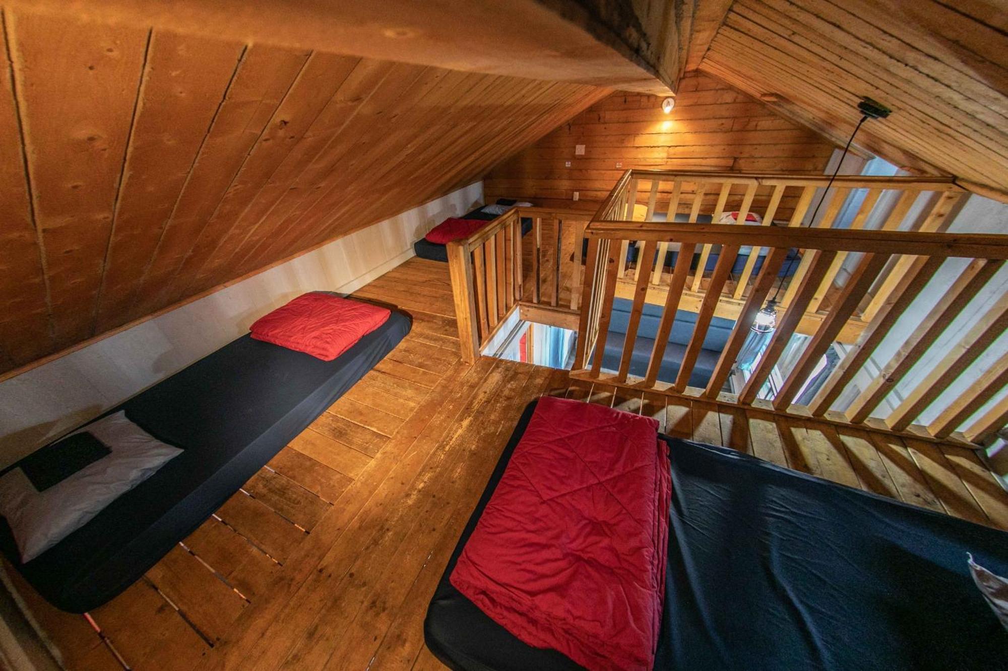 Auberge Festive Sea Shack Sainte Anne-des-Chênes Esterno foto