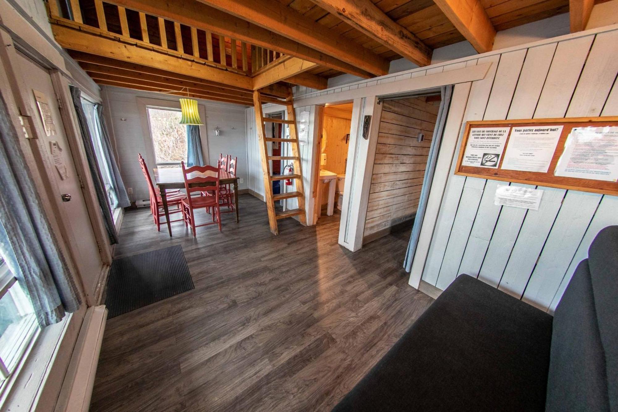 Auberge Festive Sea Shack Sainte Anne-des-Chênes Esterno foto