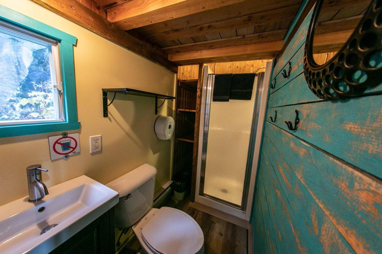 Auberge Festive Sea Shack Sainte Anne-des-Chênes Esterno foto