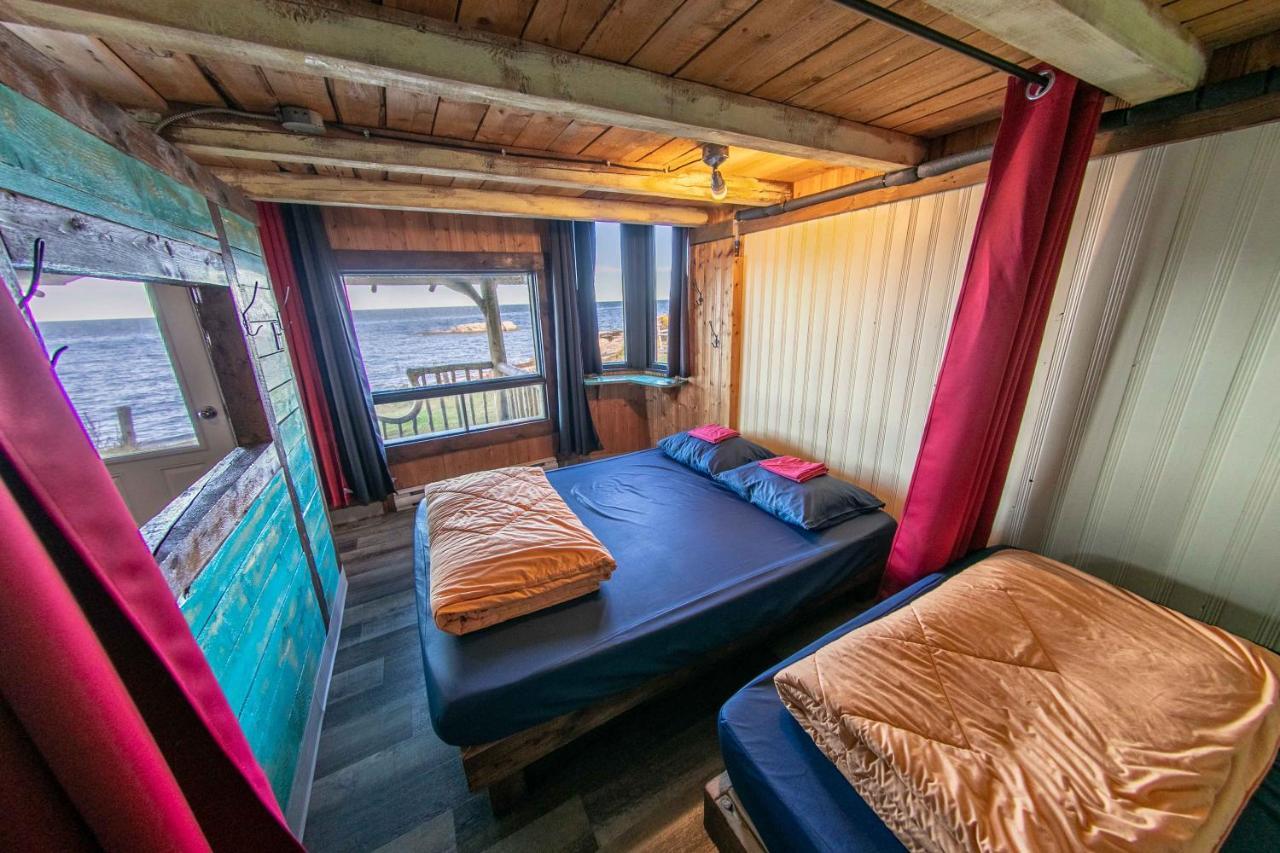 Auberge Festive Sea Shack Sainte Anne-des-Chênes Esterno foto