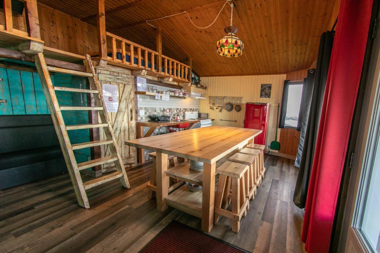 Auberge Festive Sea Shack Sainte Anne-des-Chênes Esterno foto